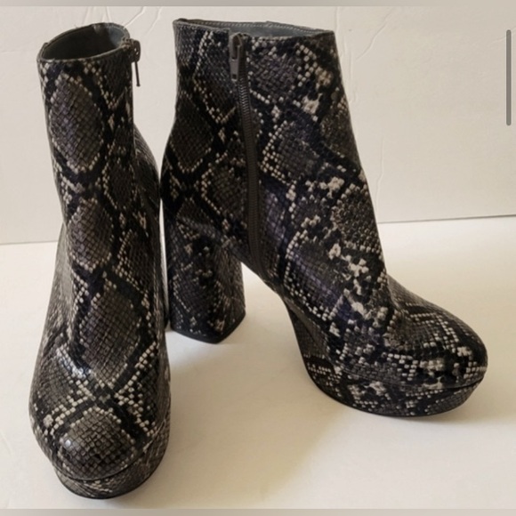 Steve Madden Grate Snakeskin Print Platform Boots NWOT - Picture 2 of 8